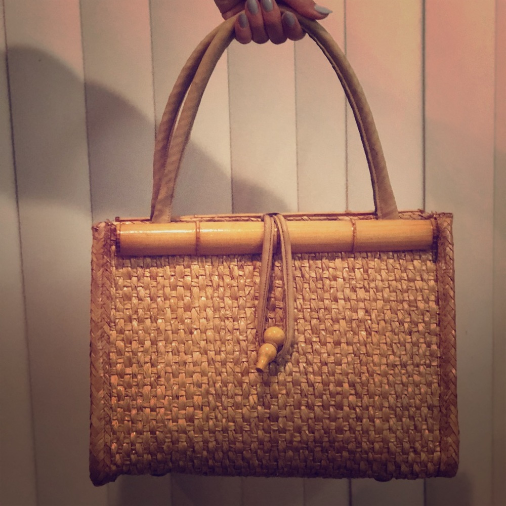 Wicker straw bag w/ bamboo trim
